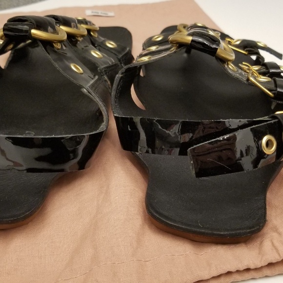 Miu Miu flat black leather & gold hardware sandcas - Picture 6 of 8